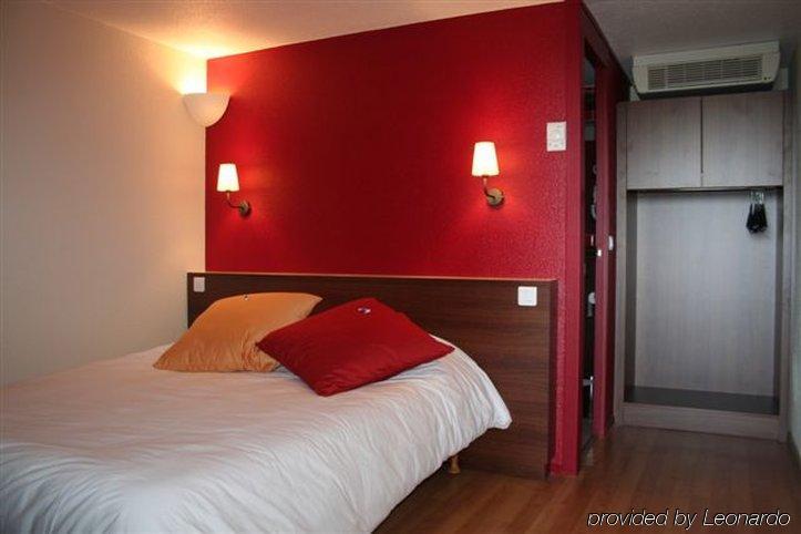 Kyriad Montpellier Nord Parc Euromedecine Saint-Clement-de-Riviere Room photo